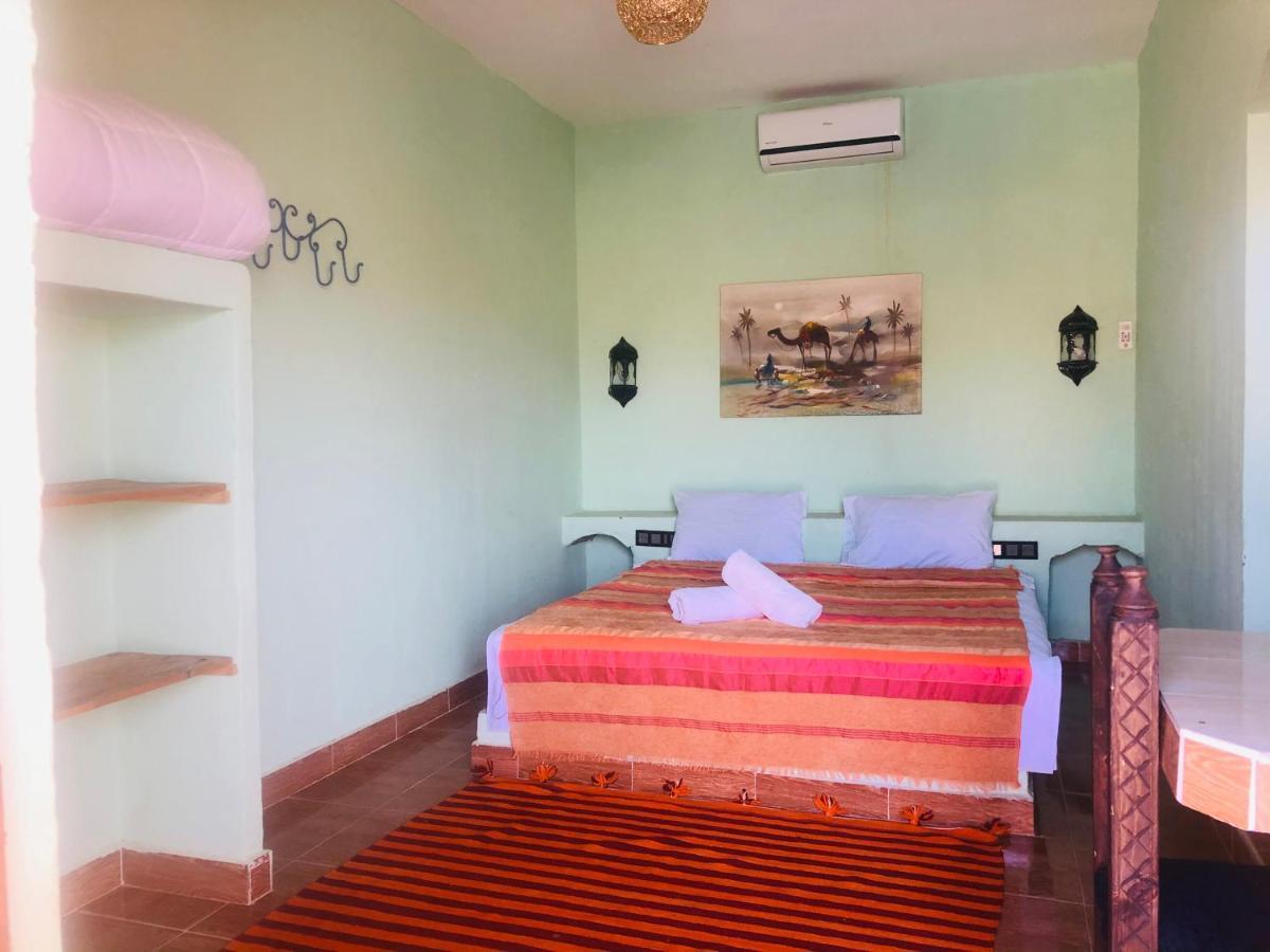 Riad Hotel Les Flamants 메르주가 외부 사진
