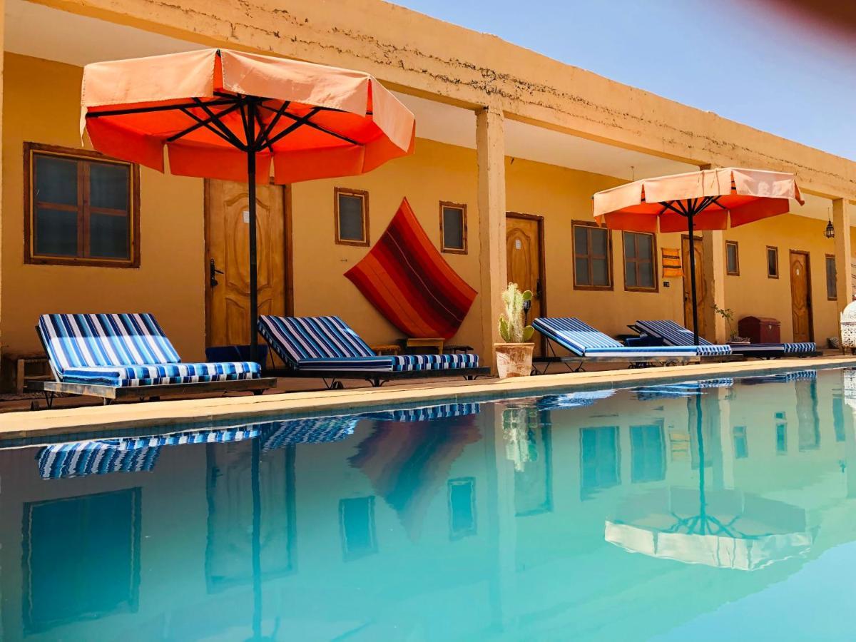 Riad Hotel Les Flamants 메르주가 외부 사진