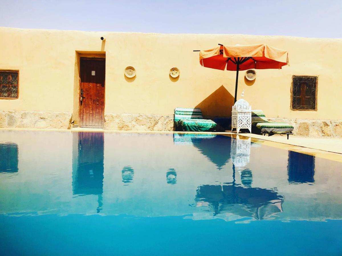 Riad Hotel Les Flamants 메르주가 외부 사진