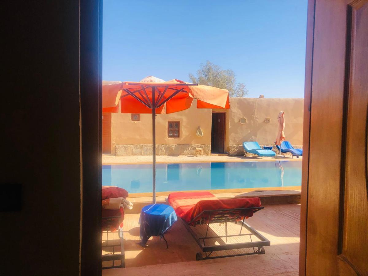 Riad Hotel Les Flamants 메르주가 외부 사진