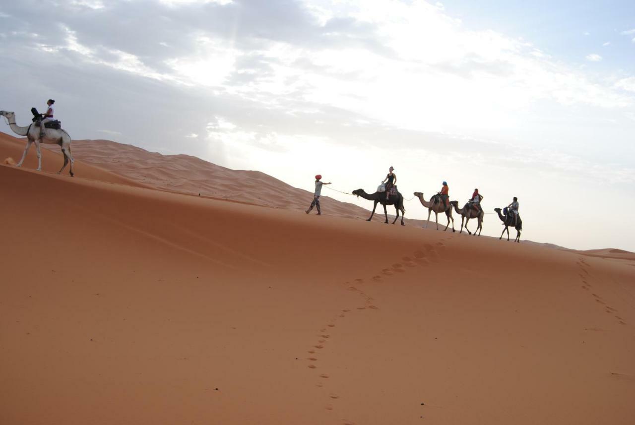 Riad Hotel Les Flamants 메르주가 외부 사진