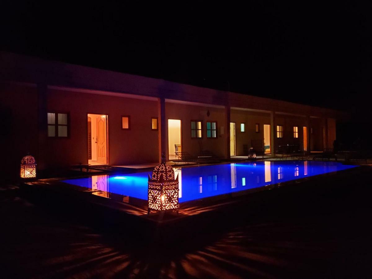 Riad Hotel Les Flamants 메르주가 외부 사진