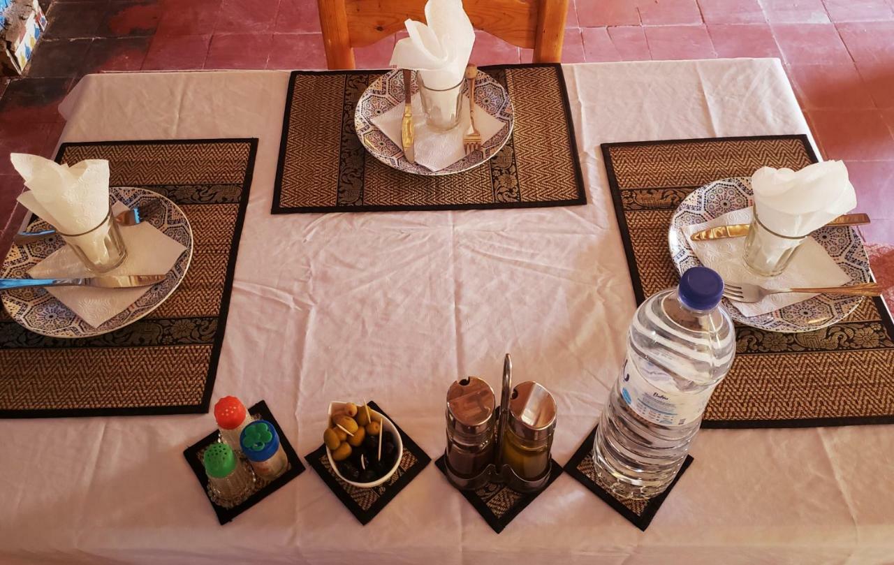 Riad Hotel Les Flamants 메르주가 외부 사진